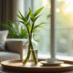 Bambou dans un verre sur une table moderne lumineuse