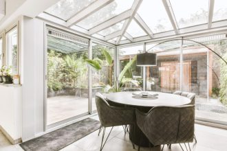 Comment une véranda peut améliorer la valeur de votre bien immobilier à Metz
